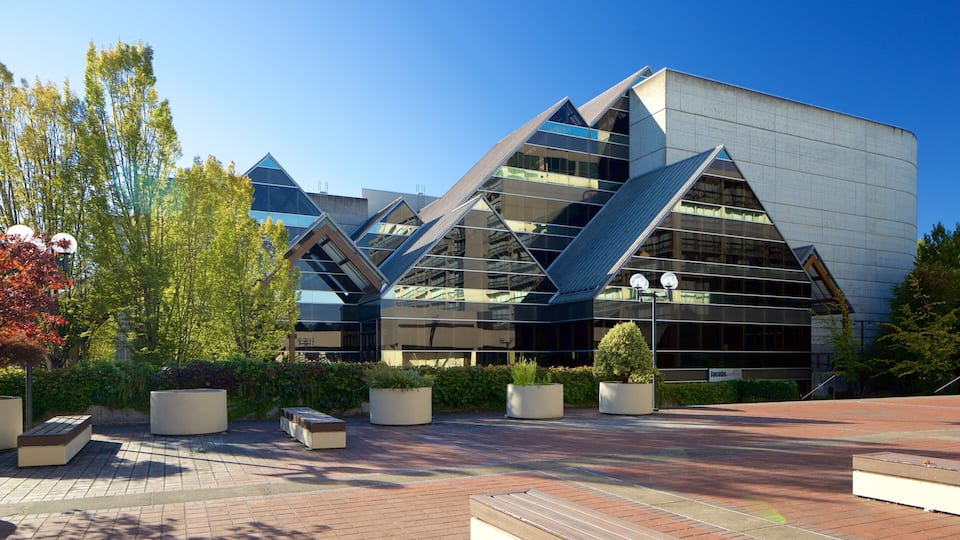 Hult Center for Performing Arts showing a house and modern architecture