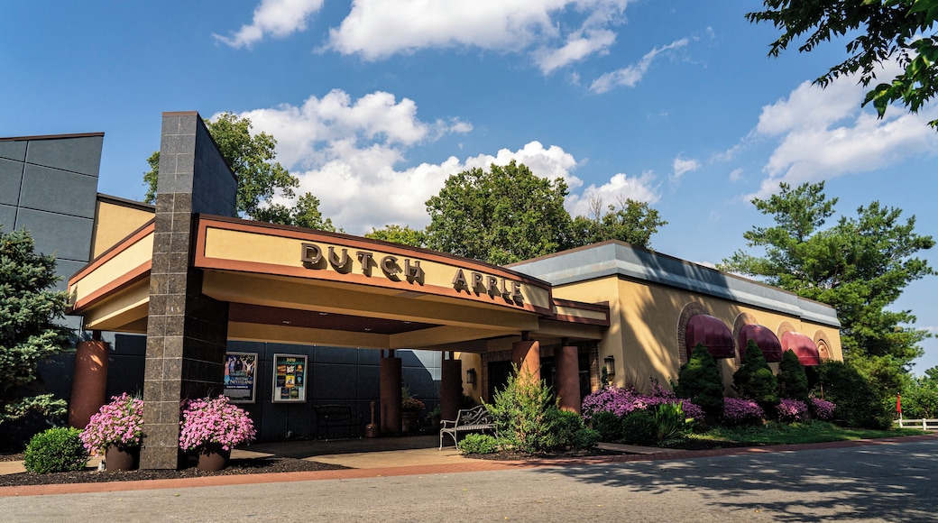 Lancaster_DutchAppleDinnerTheatre_6078565013_014