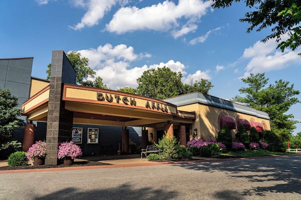 Lancaster_DutchAppleDinnerTheatre_6078565013_014