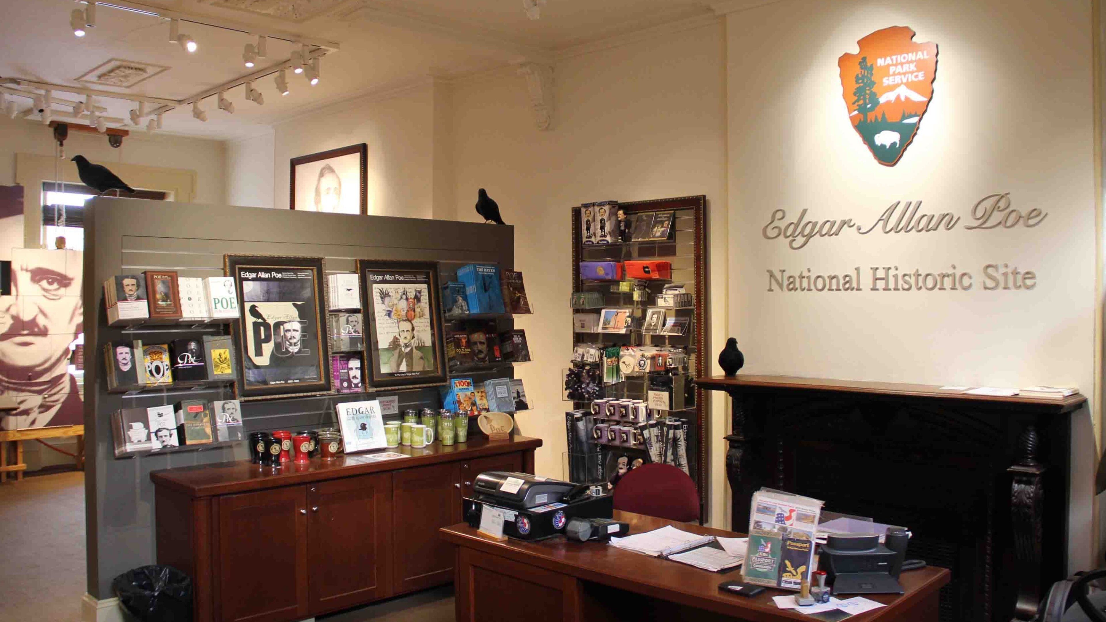 Edgar Allan Poe National Historic Site qui includes patrimoine historique et vues intérieures