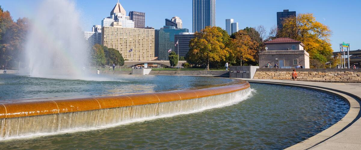 Point State Park featuring a fountain and a city