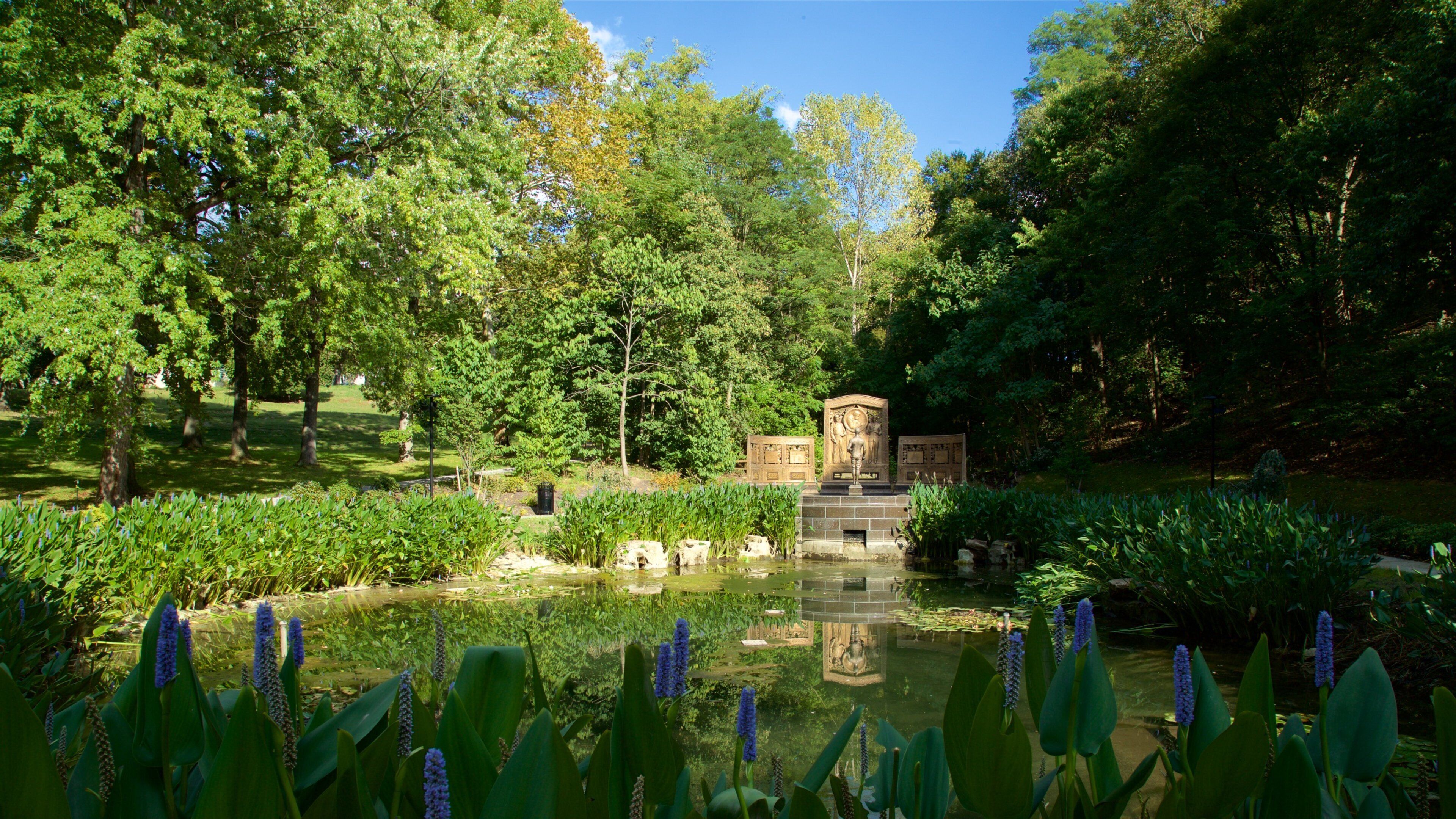 Schenley Park mit einem Teich und Garten