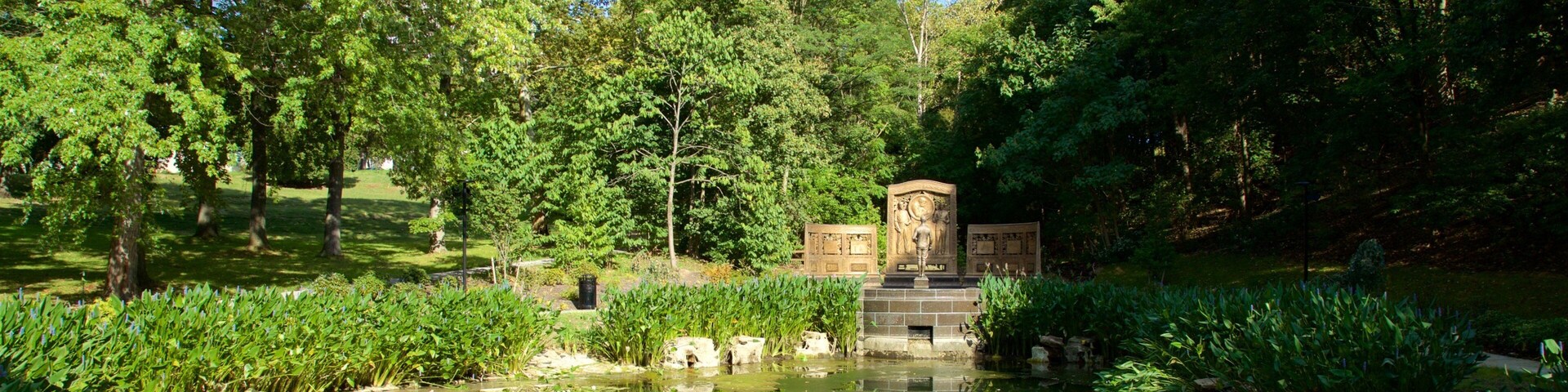 Schenley Park showing a pond and a garden
