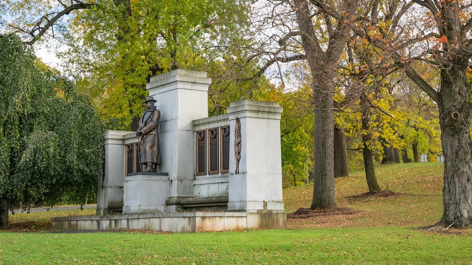 Schenley Park featuring autumn leaves, a garden and a statue or sculpture