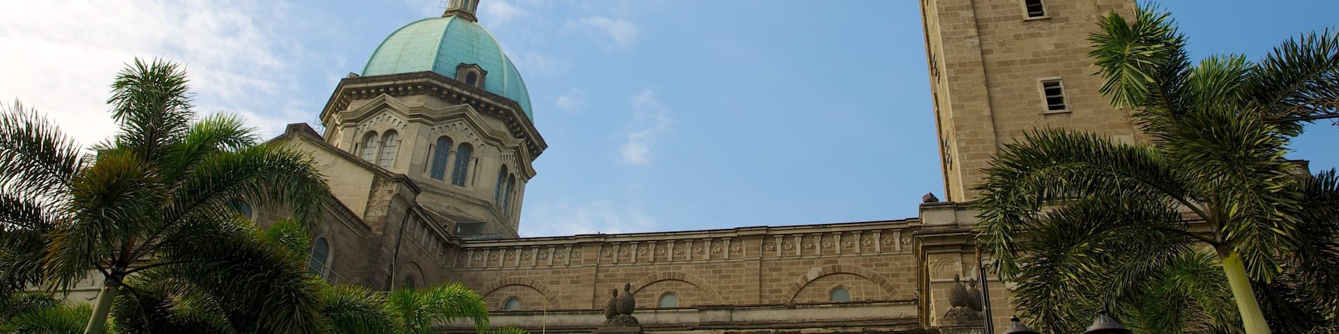 Manila Cathedral featuring a church or cathedral, religious aspects and heritage architecture