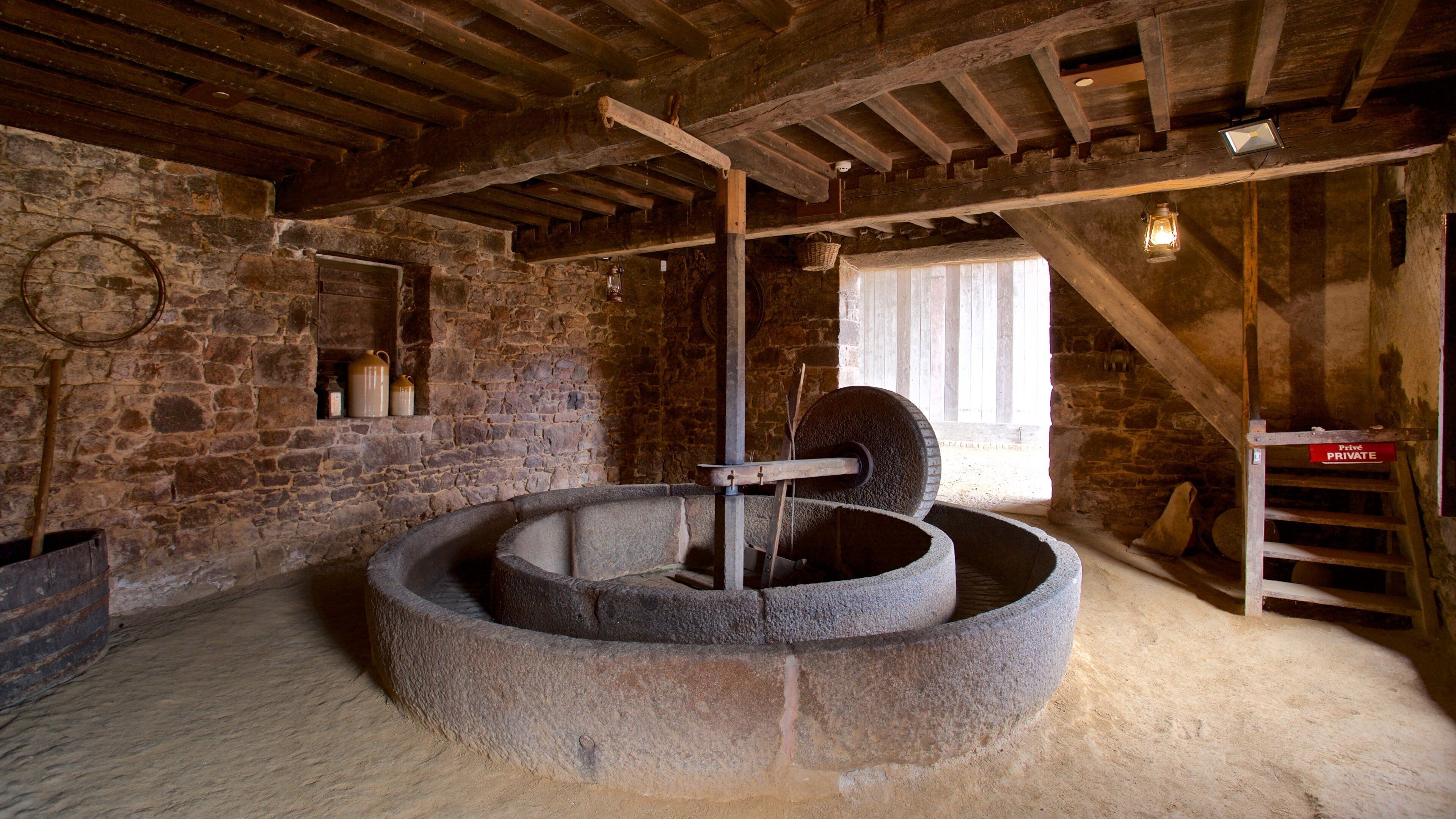 Hamptonne Country Life Museum showing interior views and heritage elements