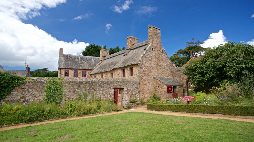 Hamptonne Country Life Museum som viser hus, kulturarv og hage