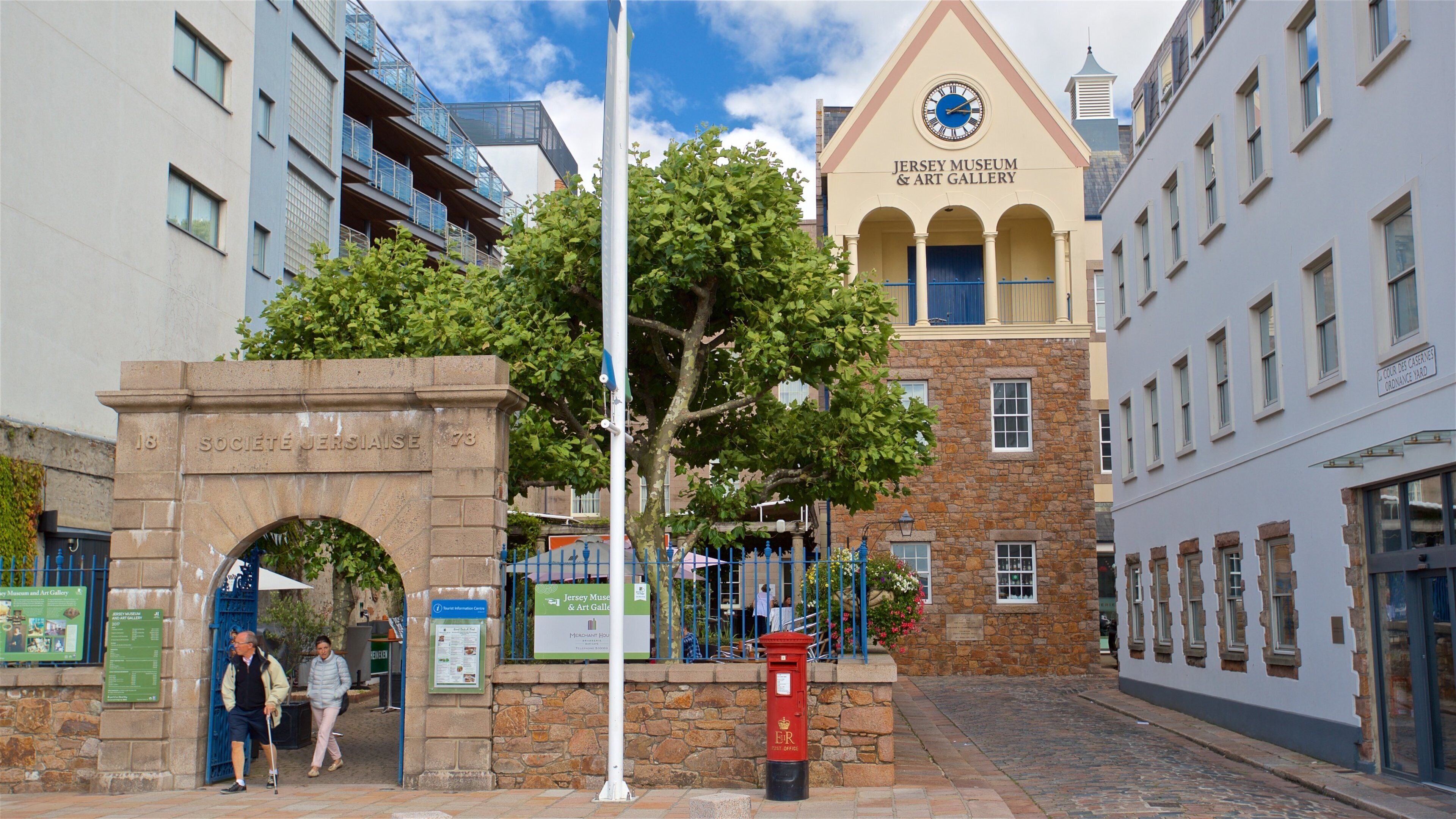 Jersey Museum que incluye escenas cotidianas y también una pareja