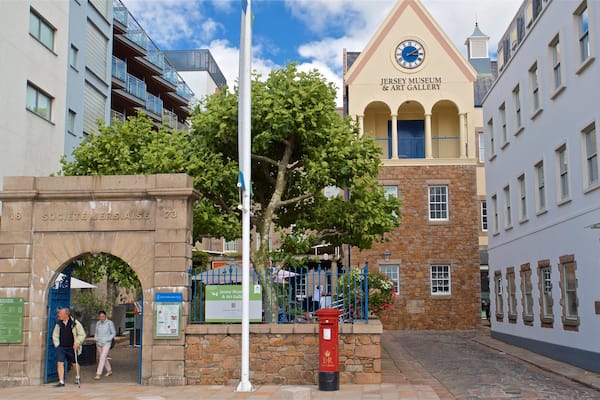 Jersey Museum featuring street scenes as well as a couple