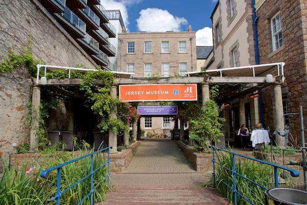 Musée de Jersey qui includes signalisation