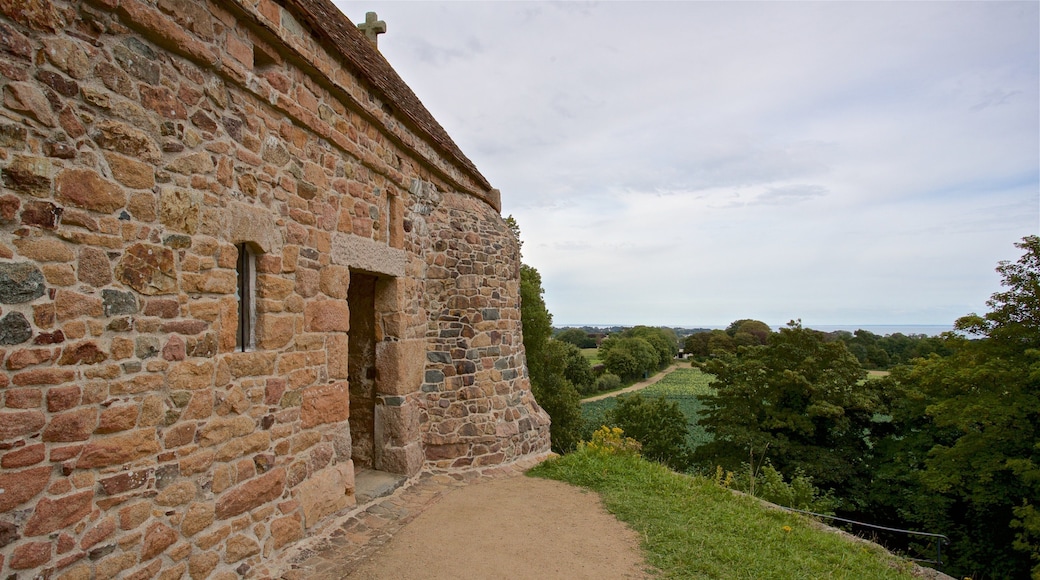 胡格墓中心堆 设有 傳統元素