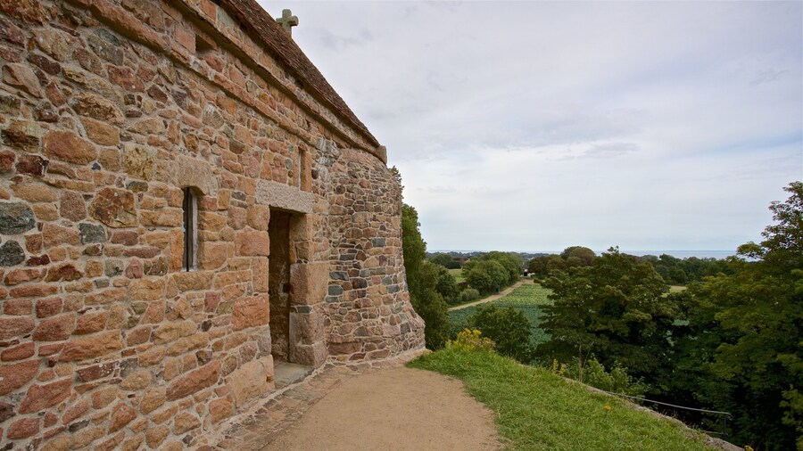 La Hougue Bie ofreciendo elementos del patrimonio