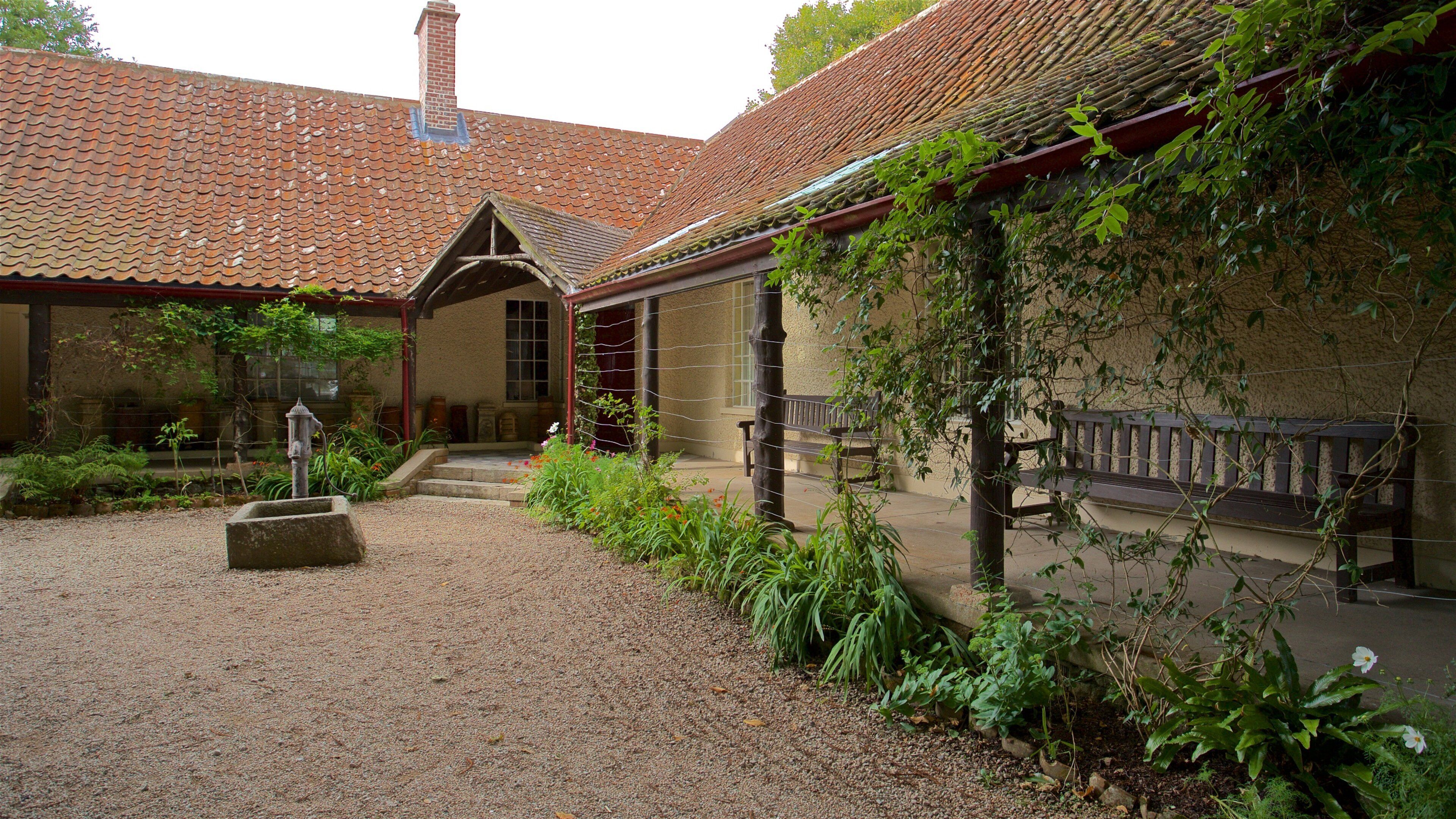 La Hougue Bie mostrando uma fonte