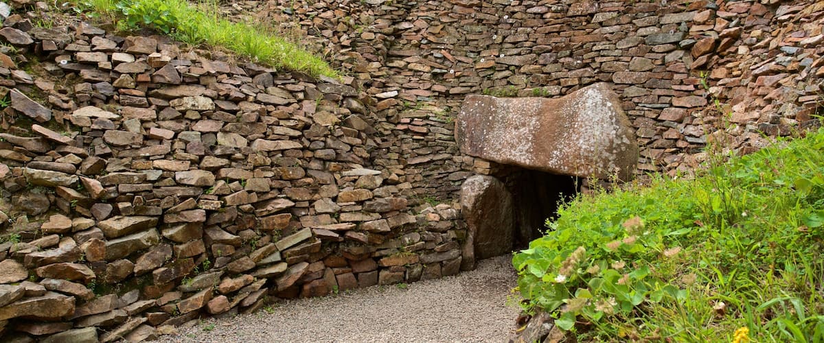 La Hougue Bie featuring heritage elements