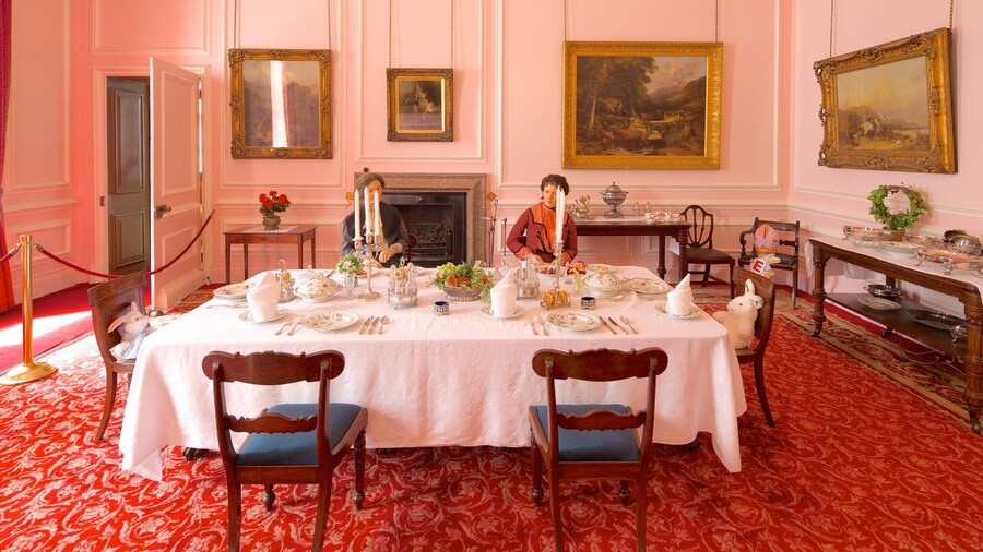 Croxteth Hall and Country Park mostrando vista interna y elementos patrimoniales