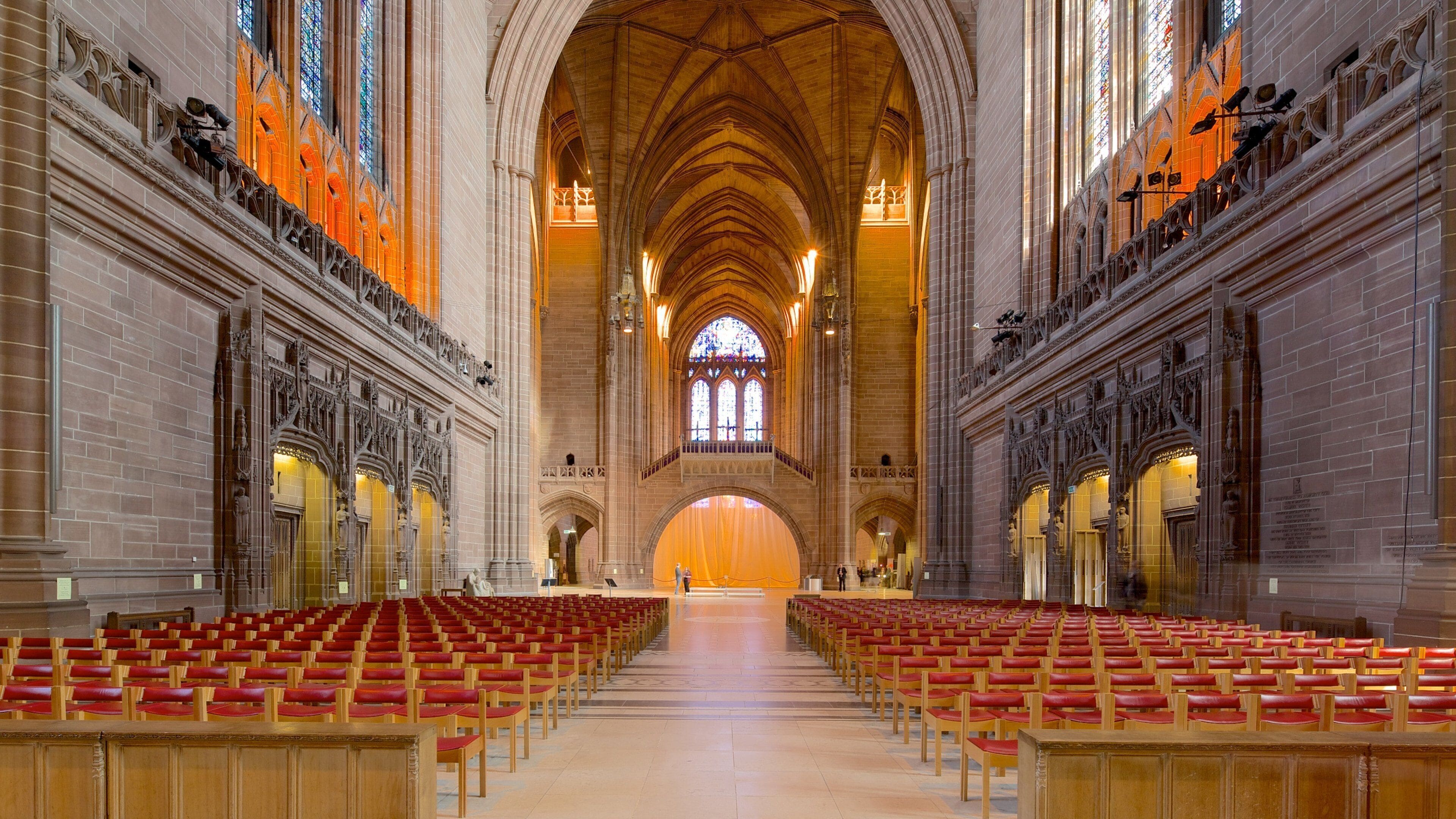 Liverpool anglikanske katedral som viser religion, kirke eller katedral og innendørs