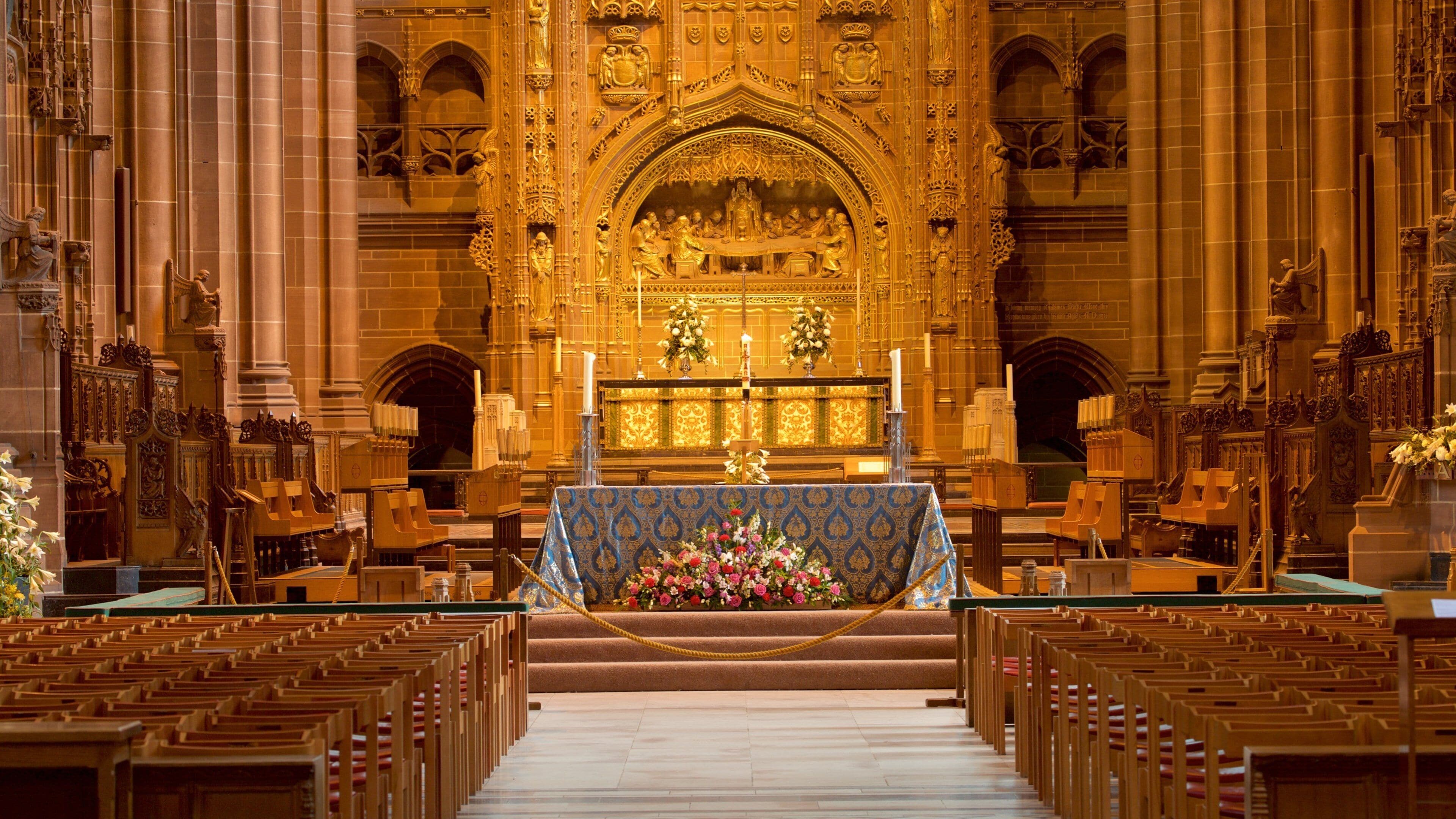 Liverpool anglikaaninen katedraali featuring perintökohteet, sisäkuvat ja kirkko tai katedraali