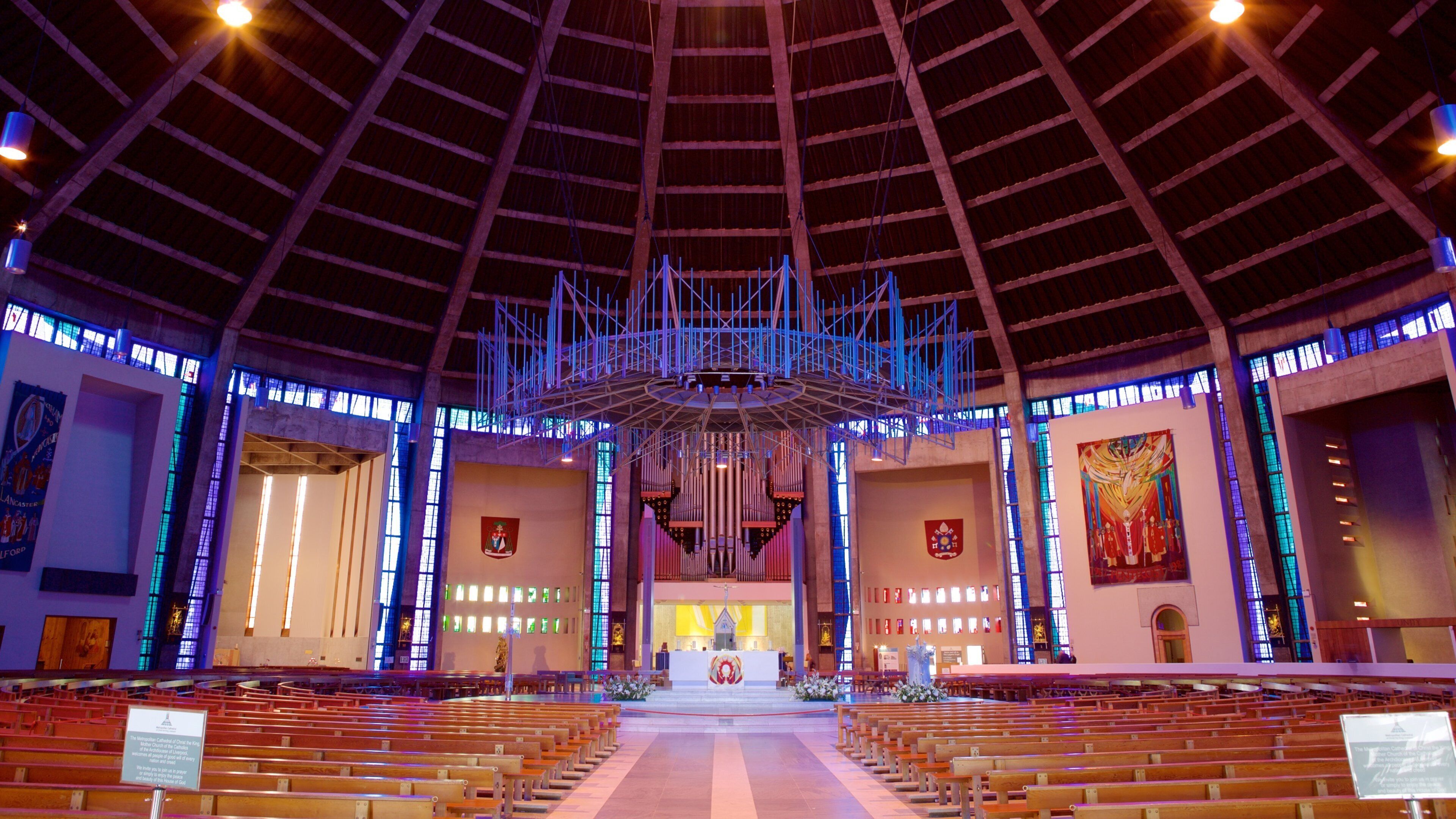 Liverpool Metropolitan Cathedral das einen Innenansichten