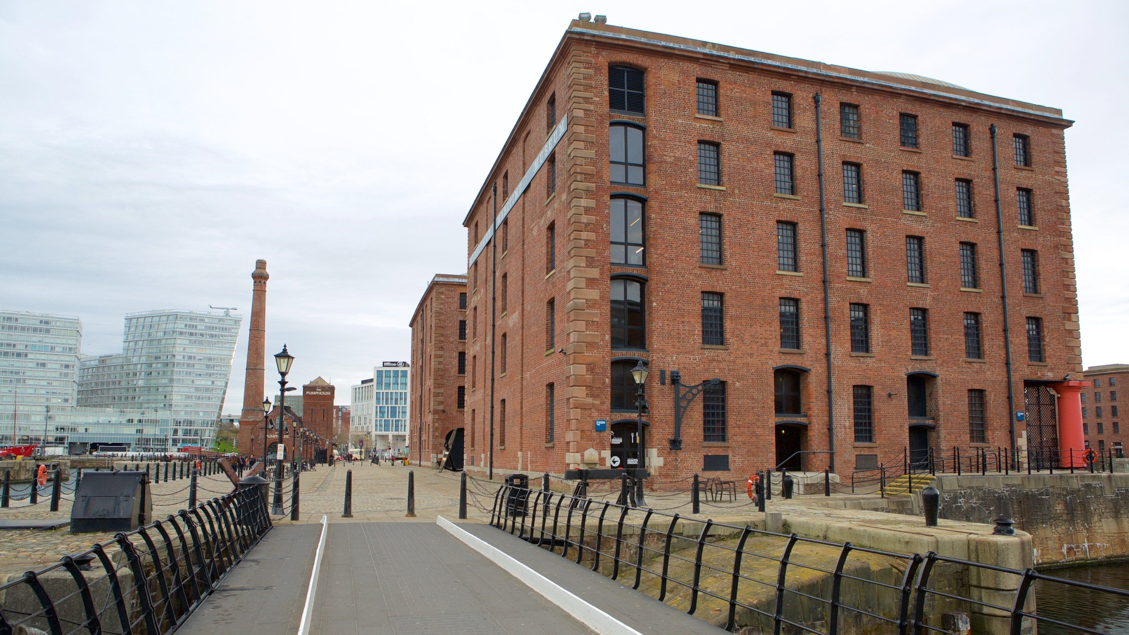 Merseyside Maritime Museum mostrando una ciudad