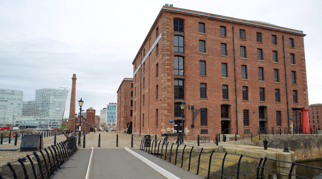 Merseyside Maritime Museum showing a city