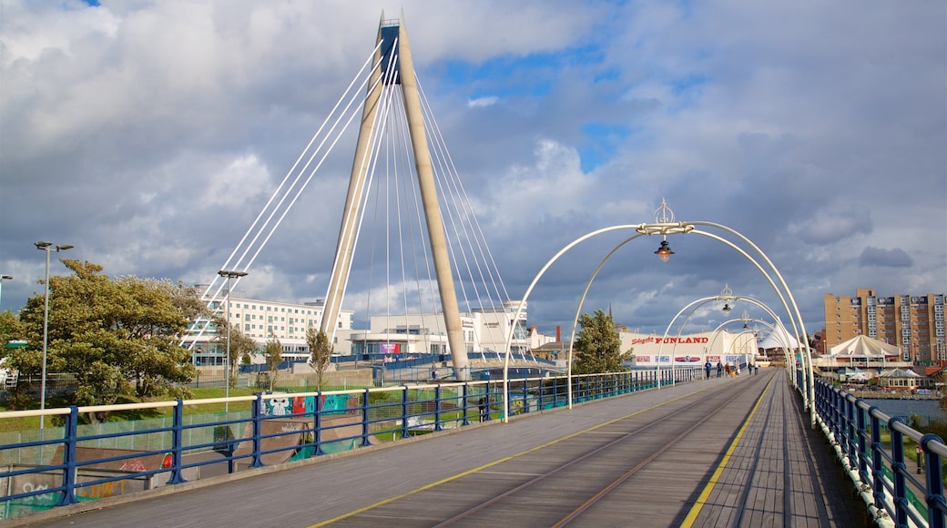 Southport Pier mettant en vedette pont