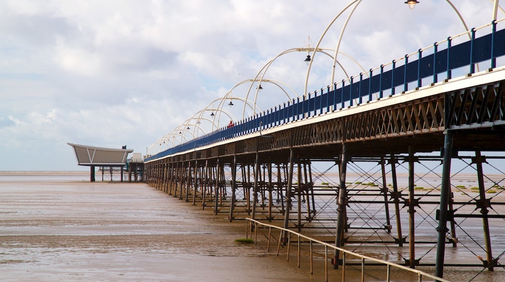 Southport Pier mettant en vedette vues littorales