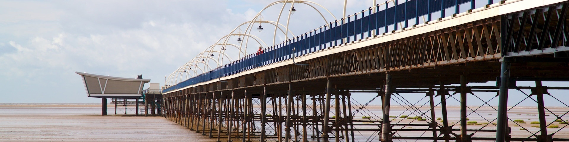 Southport Pier showing general coastal views