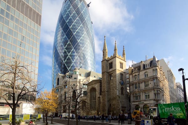 The Gherkin mettant en vedette ville, patrimoine architectural et château