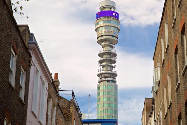 Torre BT mostrando un rascacielos