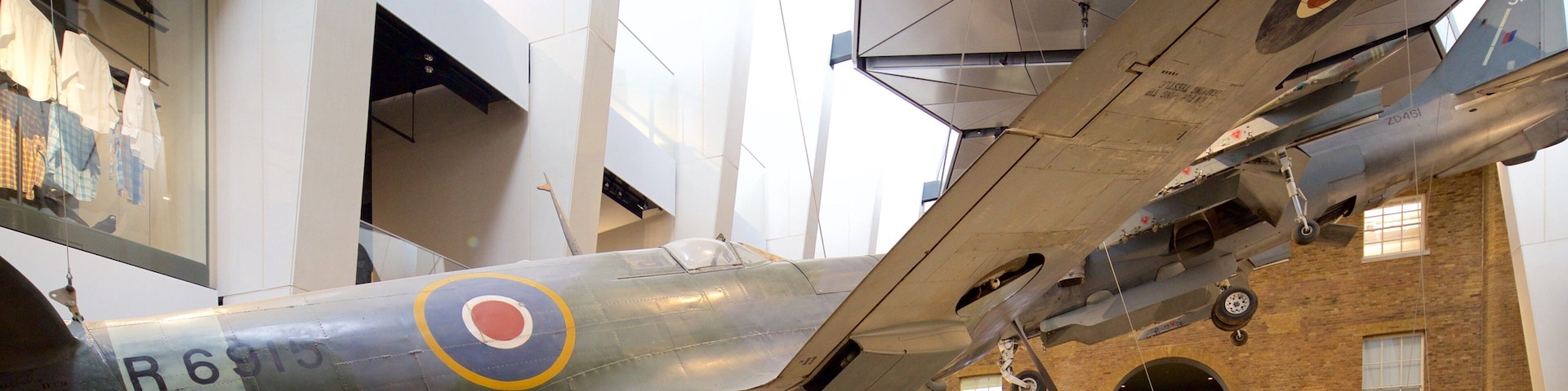 Imperial War Museum das einen Innenansichten, Militärisches und Flugzeug