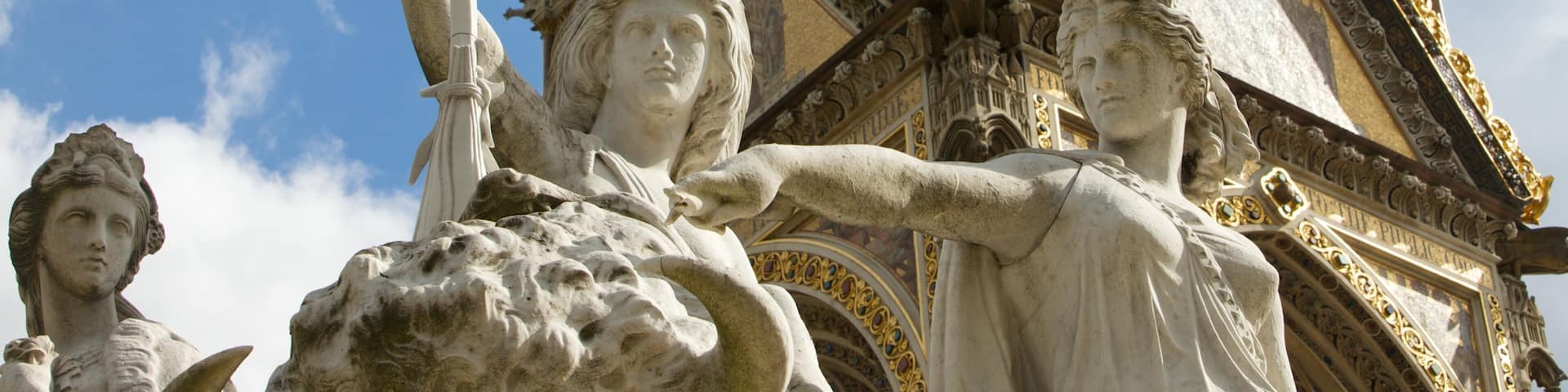 Kensington Gardens showing a statue or sculpture, heritage elements and heritage architecture