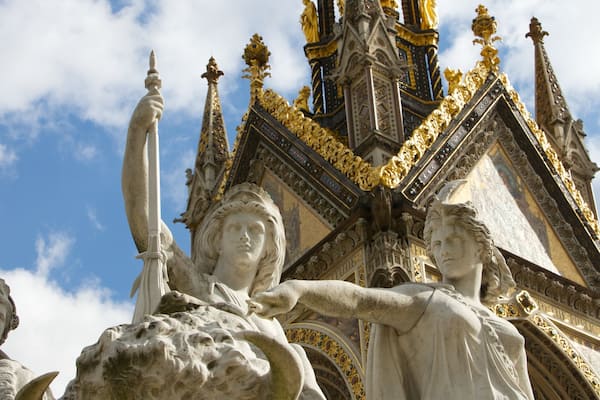 Kensington Gardens featuring a statue or sculpture, heritage elements and heritage architecture