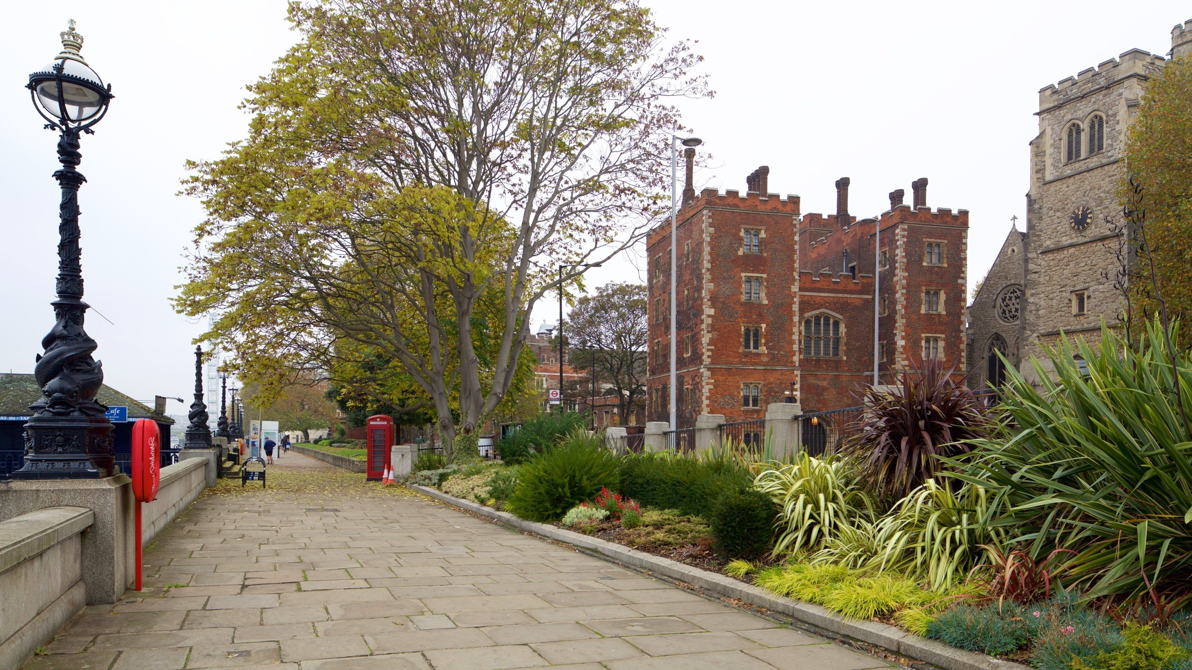 Lambeth Palace qui includes patrimoine architectural, château et jardin
