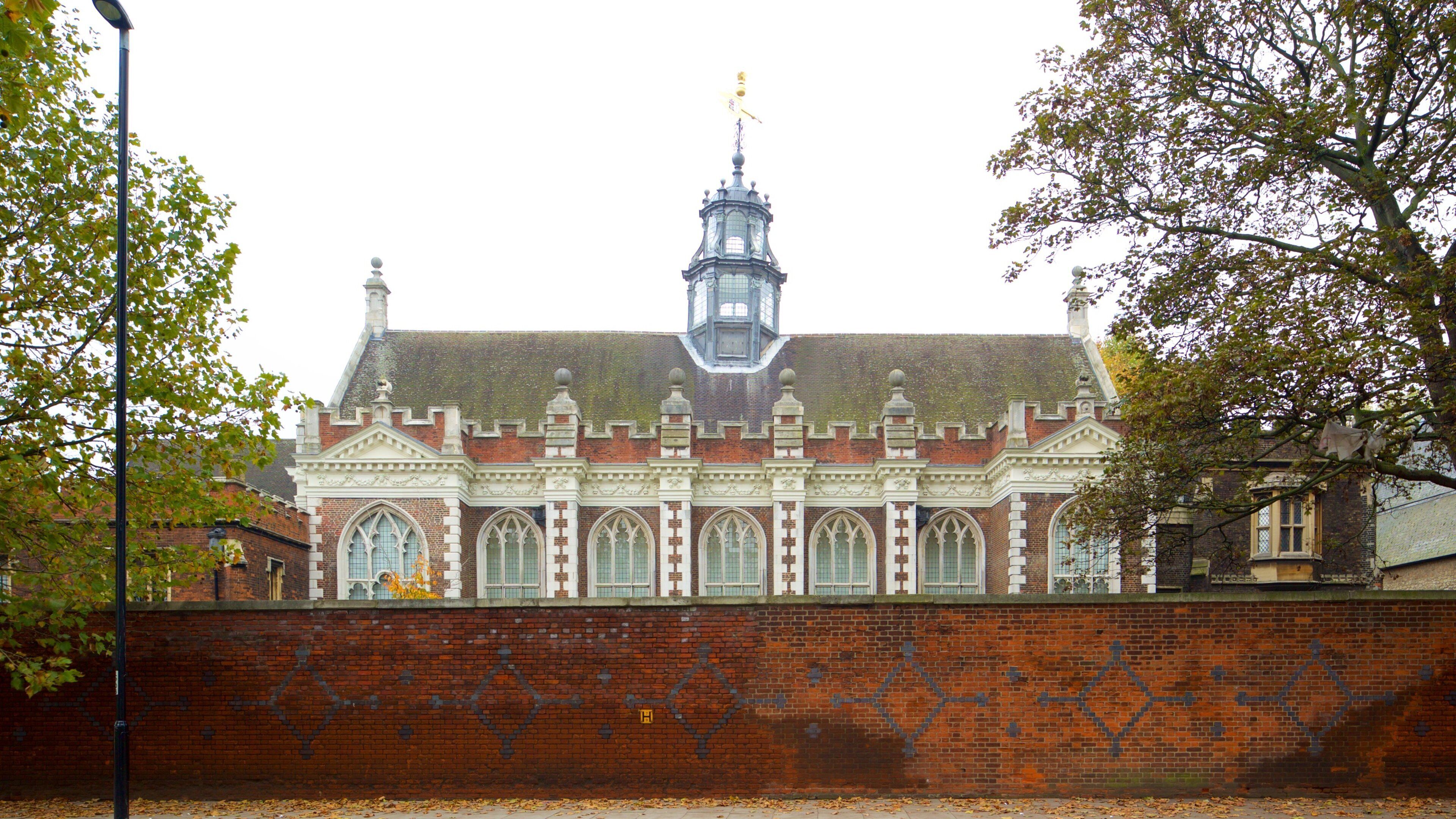 Lambeth Palace showing heritage architecture and a castle