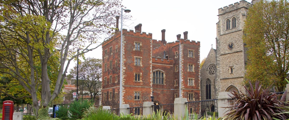Lambeth Palace featuring a garden, heritage architecture and a castle