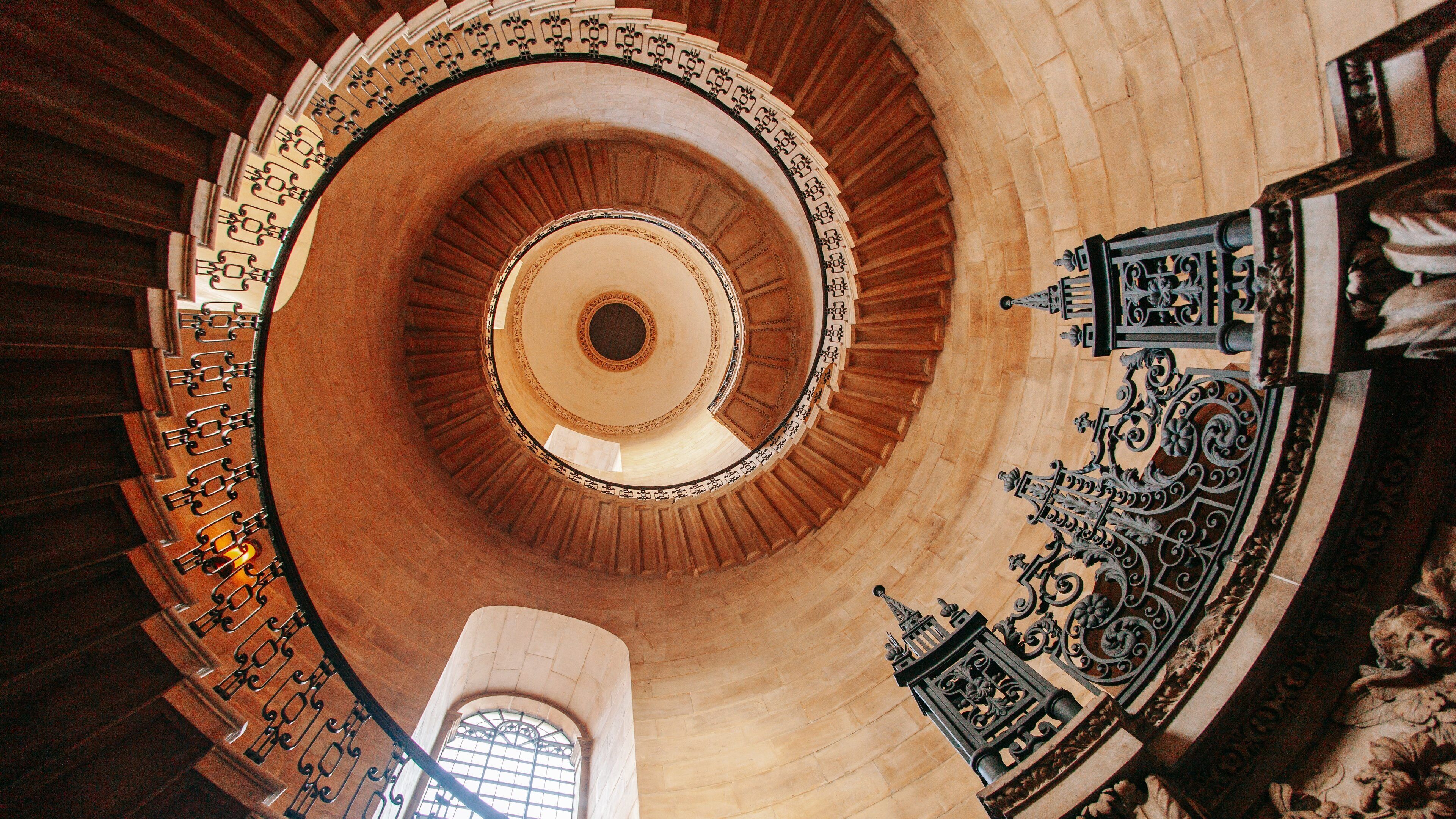 London Guildhall featuring heritage elements and interior views