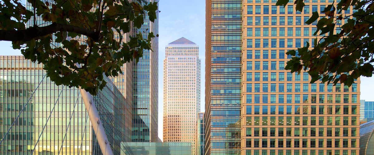 One Canada Square og byder på en skyskraber, en bro og en by