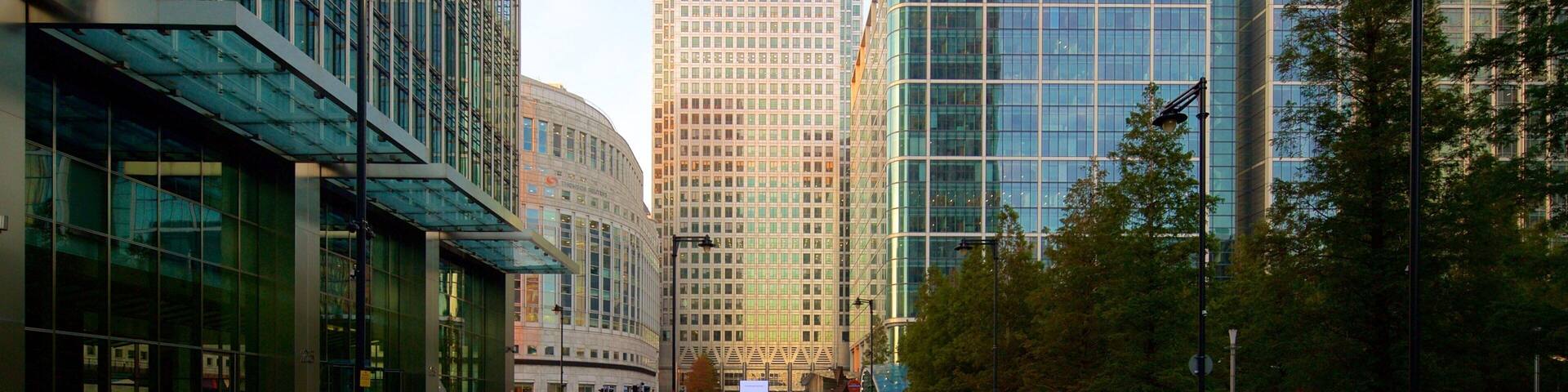 One Canada Square which includes a city and a skyscraper