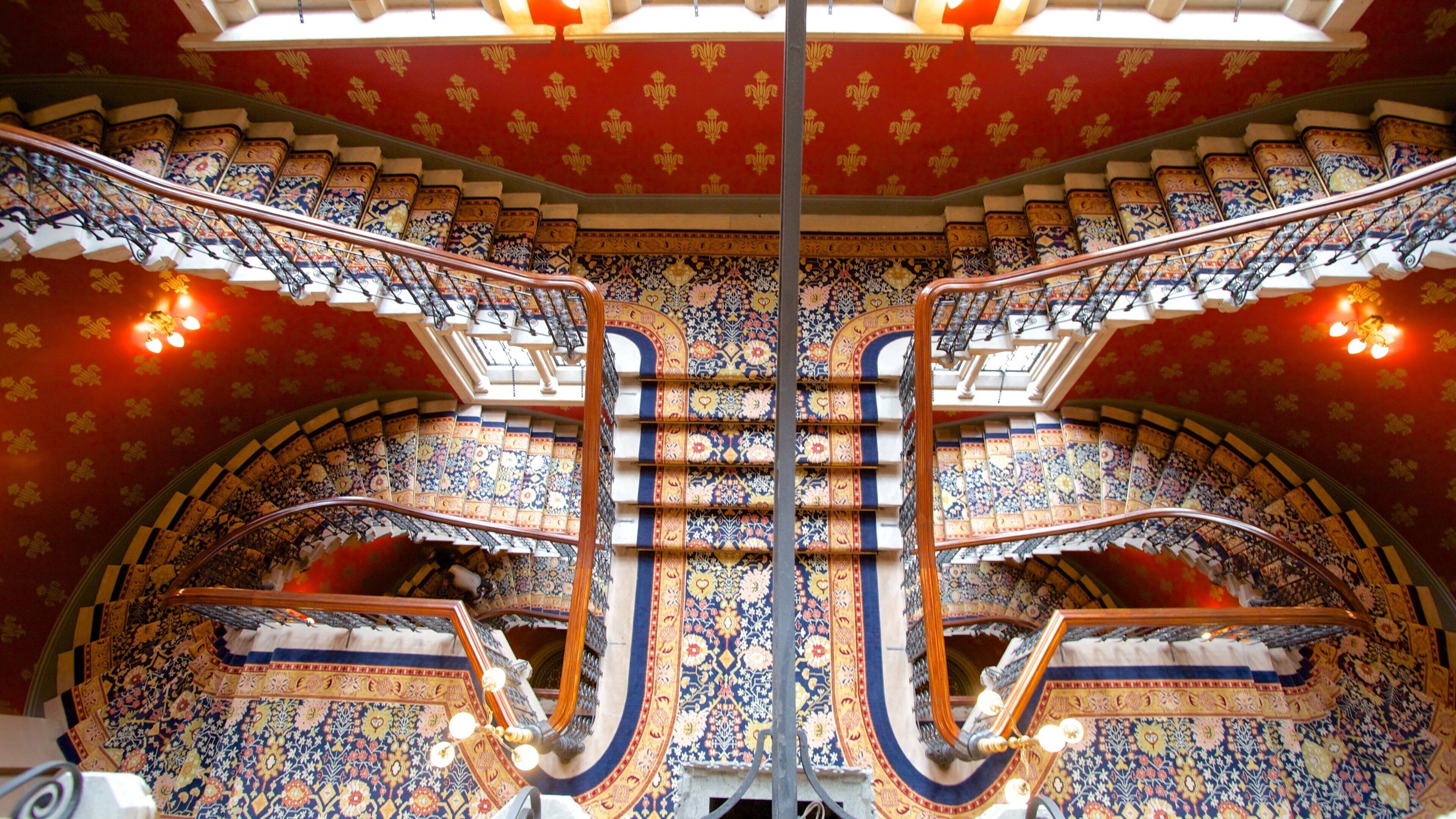 Queen\'s House which includes a luxury hotel or resort, interior views and heritage architecture