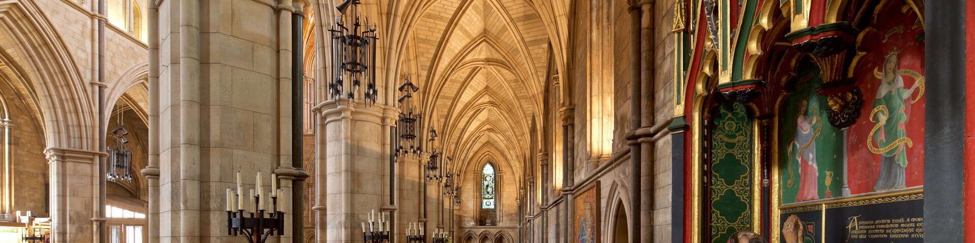 Southwark Cathedral que inclui elementos de patrimônio, uma igreja ou catedral e vistas internas
