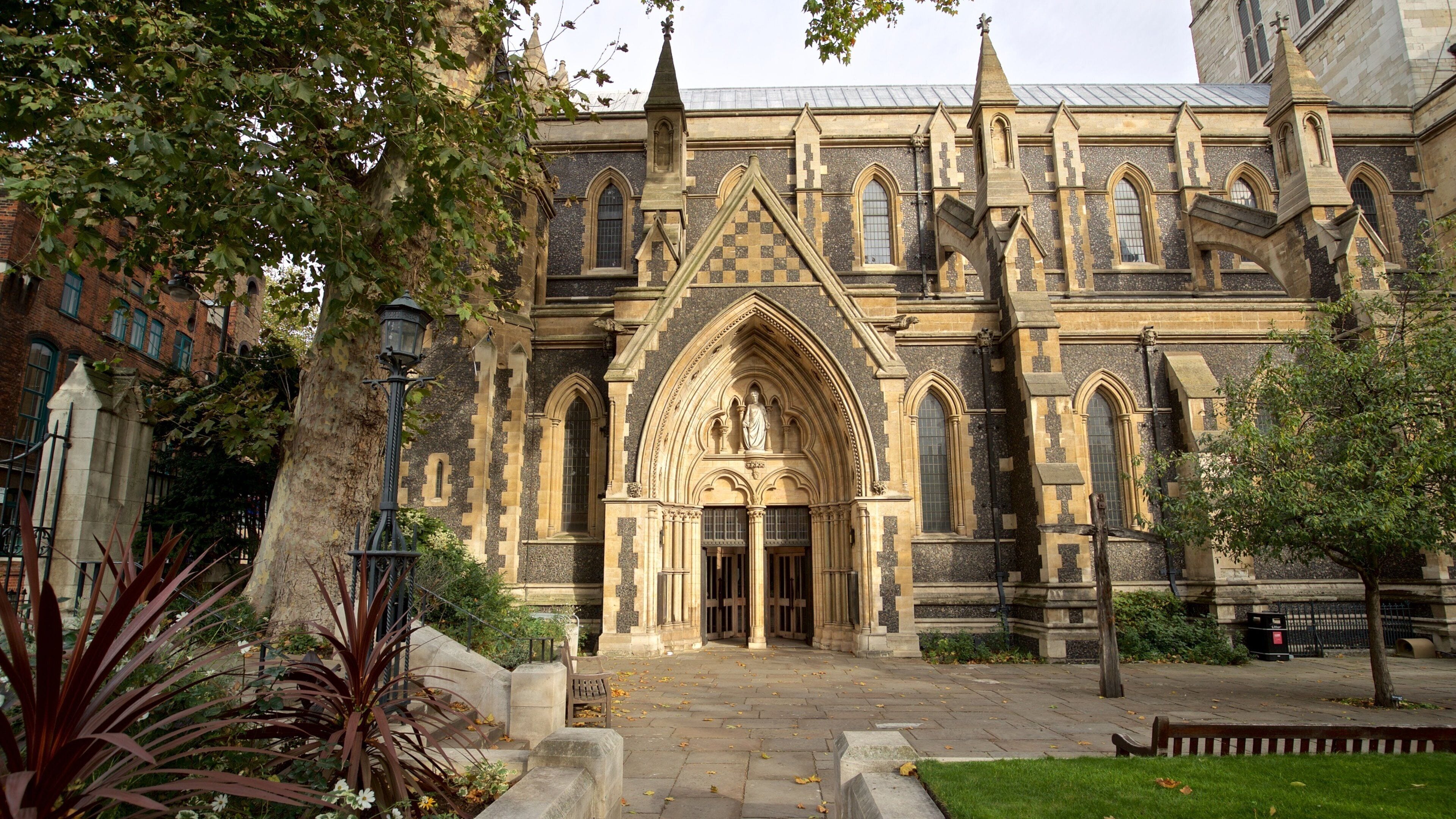 Southwark Cathedral showing a church or cathedral and heritage architecture