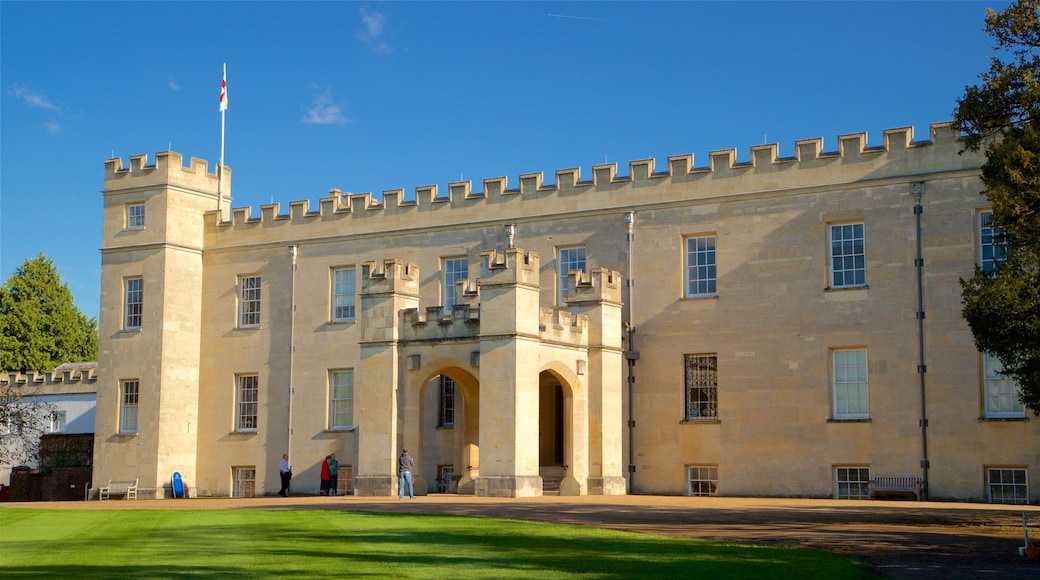Syon Park qui includes château ou palais et patrimoine architectural