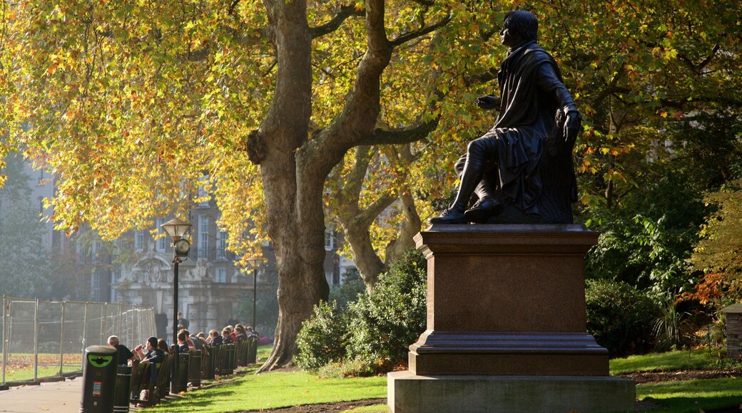 빅토리아 임뱅크먼트 가든 을 특징 정원 과 동상 또는 조각상