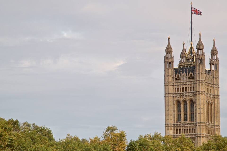 The Elizabeth Tower with the British flag.