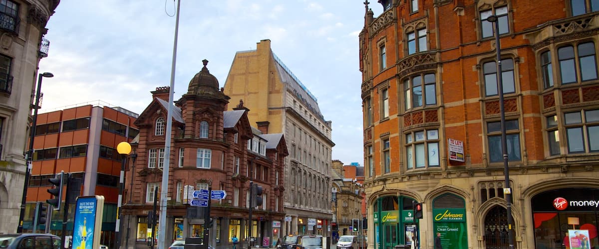 Albert Square showing a city, a square or plaza and heritage architecture