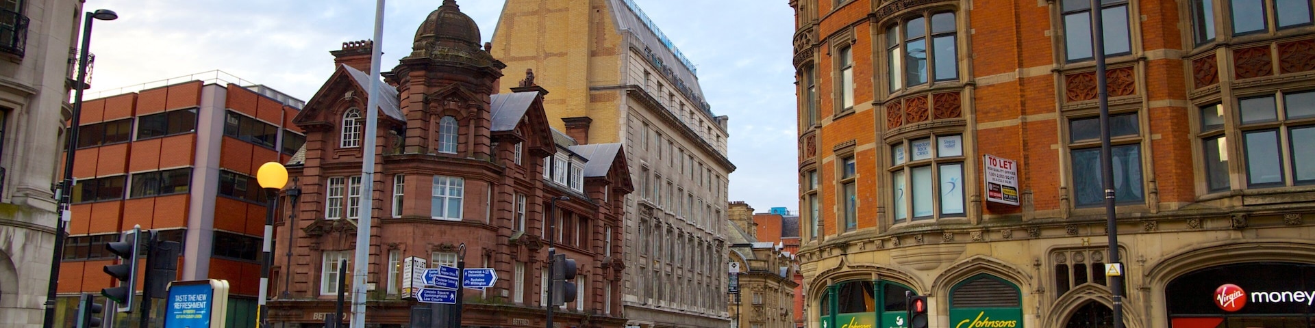 Albert Square mostrando uma cidade, uma praça ou plaza e arquitetura de patrimônio