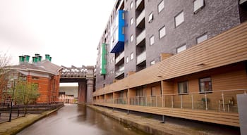 Castlefield Roman Fort showing heritage architecture and a city