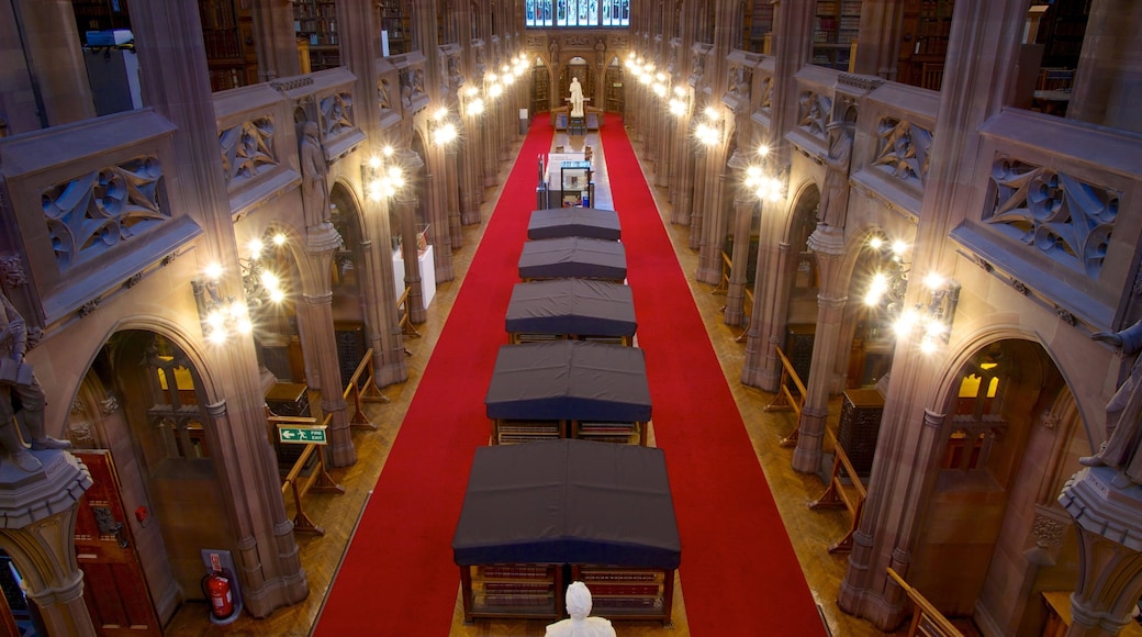 John Rylands Library que incluye vista interna y arquitectura patrimonial
