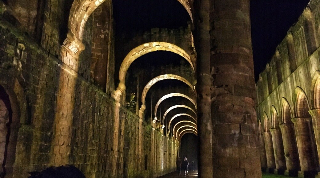 Fountains Abbey by floodlight
#NationalTrust #yorkshire