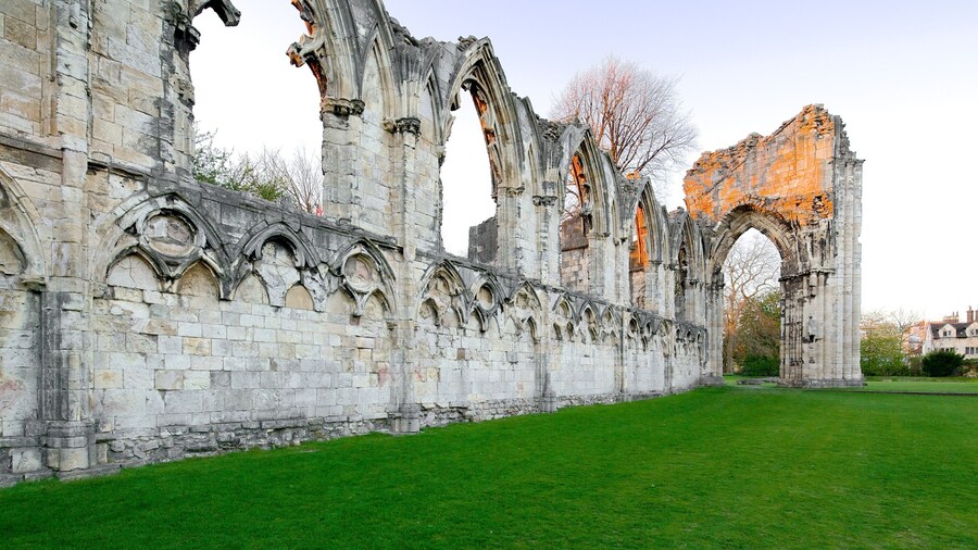 Abdij van St. Mary inclusief vervallen gebouwen